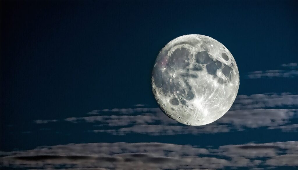 découvrez tout sur la pleine lune aujourd'hui : son origine, son influence et les meilleures façons de l'observer.